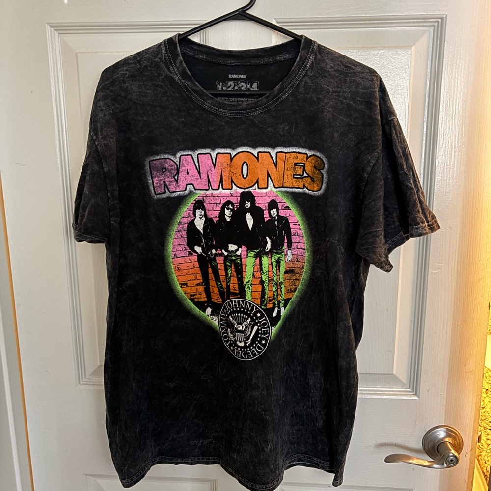 The Ramones Band Tee Black Acid Wash Graphic T-Shirt Size L